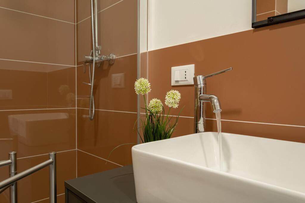 Champagne Loft Apartment Милано Екстериор снимка
